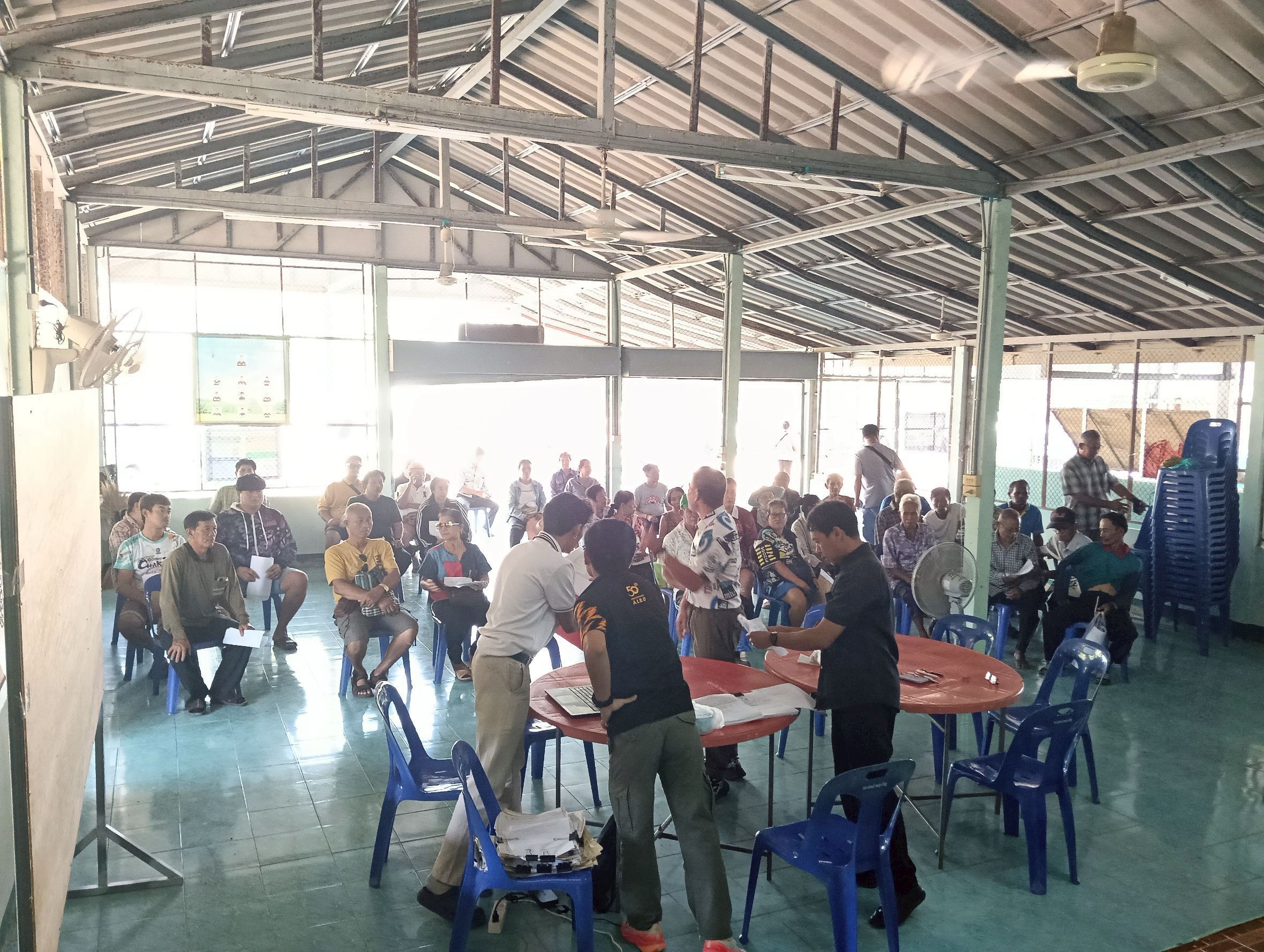 title - วันที่ 9 เมษายน 2569 นายวิทูล ประดิษฐบูญ ปฏิรูปที่ดินจังหวัดปราจีนบุรี มอบหมายให้ นายลิขิต ผันผ่อง หัวหน้าฝ่ายกฎหมาย พร้อมด้วย เจ้าหน้าที่ ส.ป.ก.ปราจีนบุรี ลงพื้นที่ออกหน่วยบริการเคลื่อนที่ “Mobile Unit”และบริการปรึกษาข้อกฎหมายที่เกี่ยวข้องกับการปฏิรูปที่ดิน ณ ตำบลแก่งดินสอ อำเภอนาดี จังหวัดปราจีนบุรี